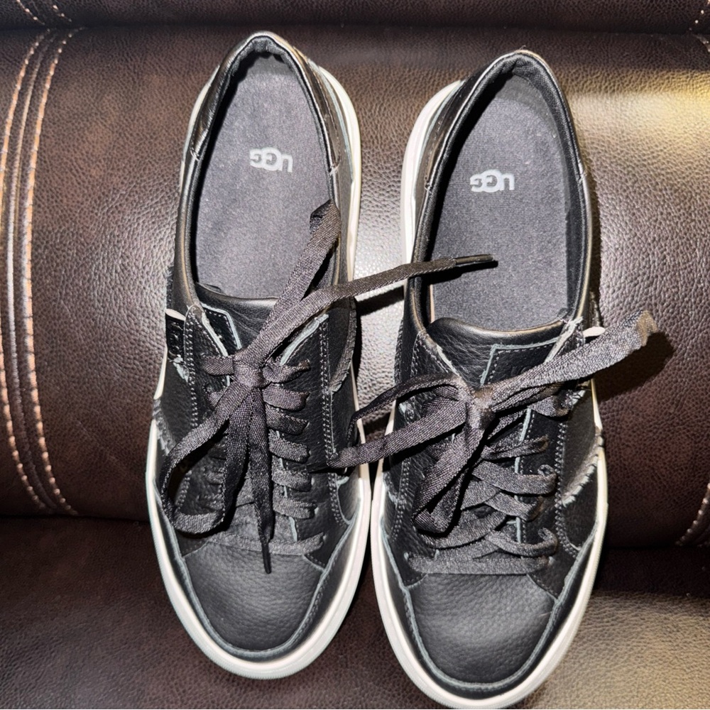 UGG Women's Alameda Lace Sneakers Black Size 9.5 Used In Perfect Shape - Picture 5 of 7